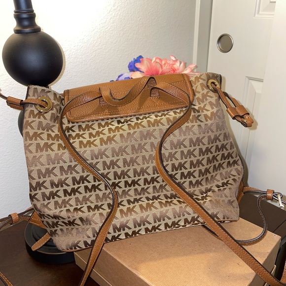 Michael Kors Evie Bag MD Handbag Monogram Backpack main image 2